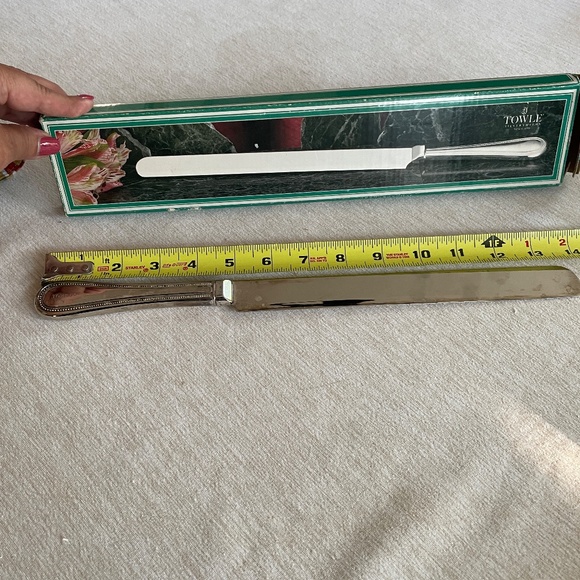 Towle Silver Plated Beaded Design Cake Knife - Picture 6 of 9